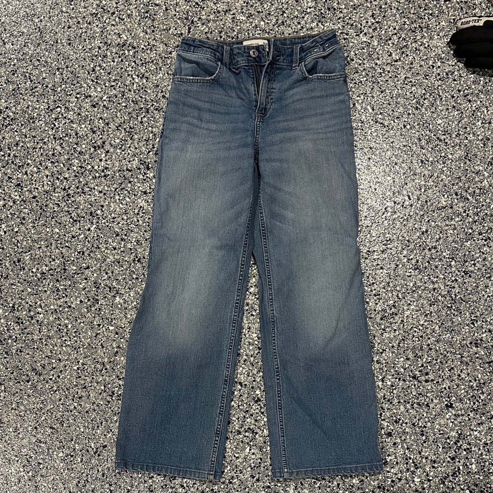 Reposting Abercrombie Kids 15/16 long wide leg jeans in medium wash